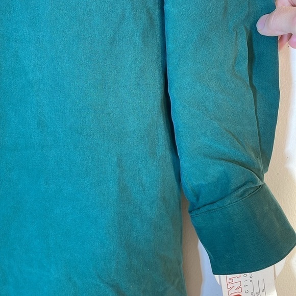 NWT. STUNT Collections Washable 100% Silk Button Up Shirt. Medium - Picture 7 of 11